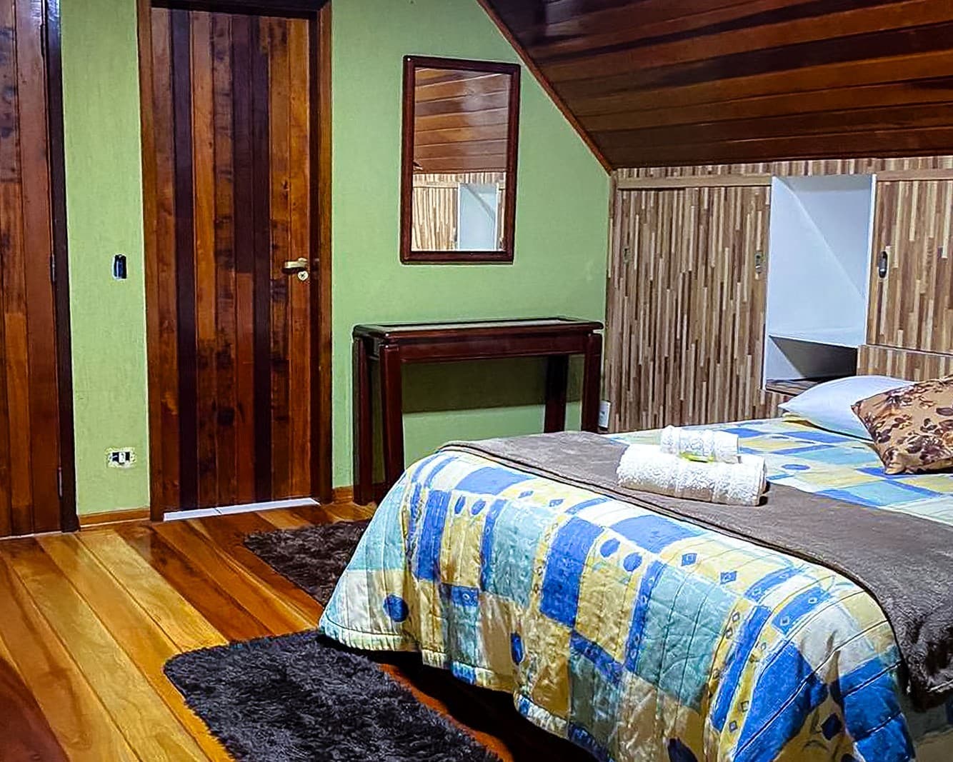 Quarto Luxo - VELINN Pousada Villa Paty I